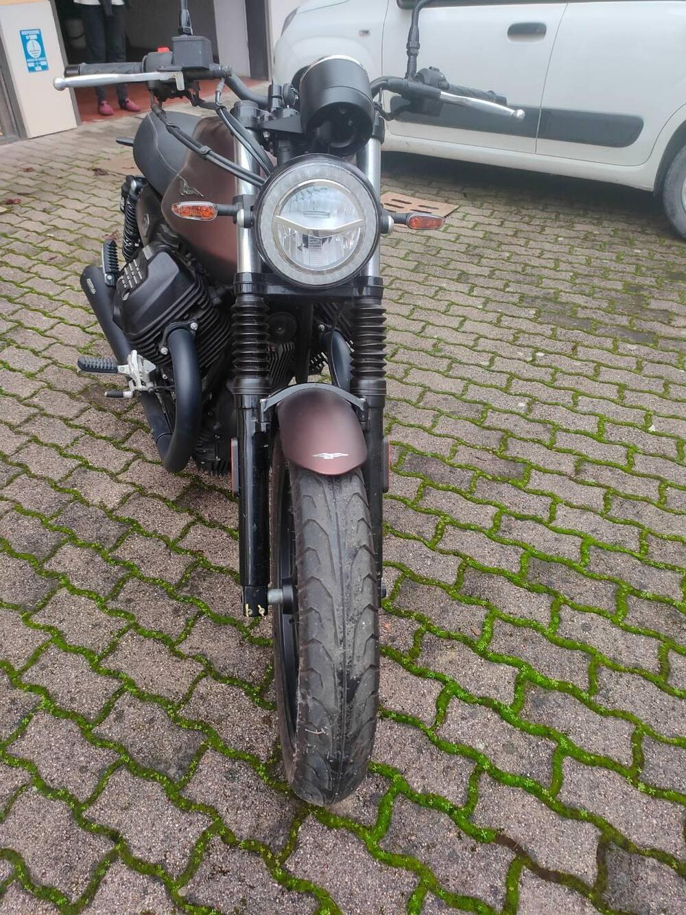 Moto Guzzi V7 III Stone Night Pack (2019 - 20) (4)