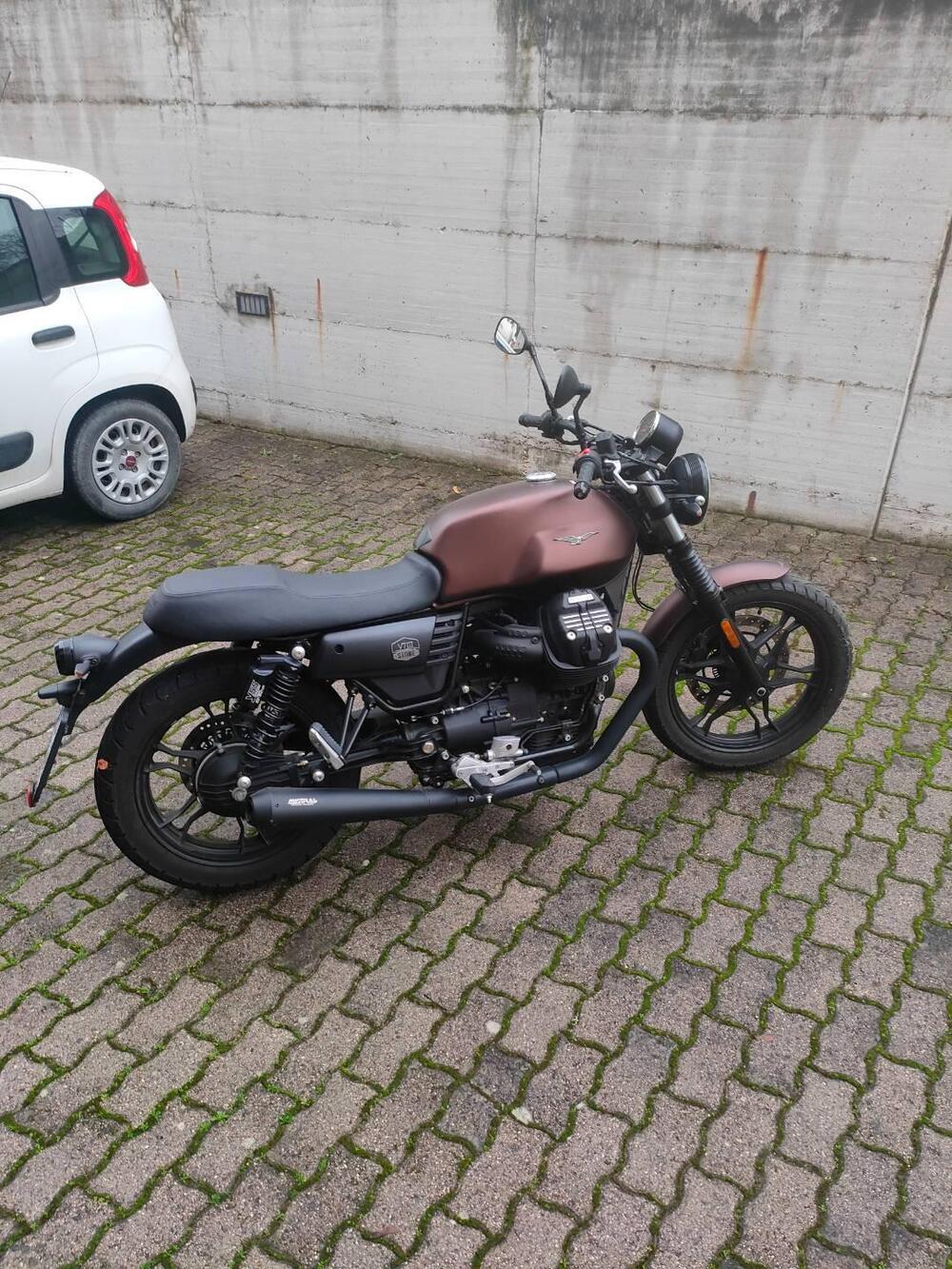 Moto Guzzi V7 III Stone Night Pack (2019 - 20)