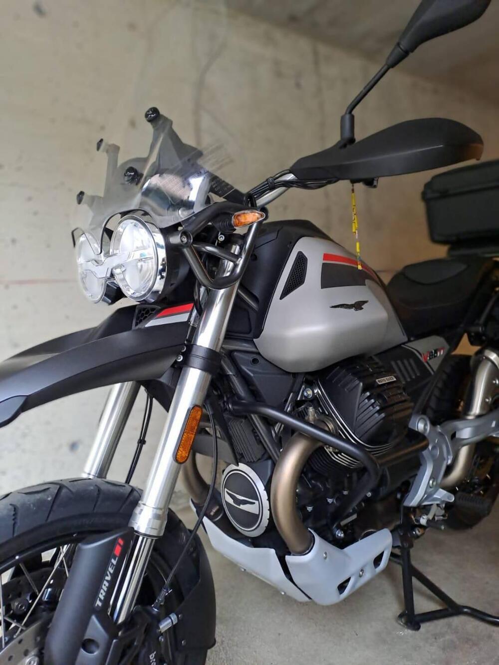 Moto Guzzi V85 TT (2021 - 23) (4)