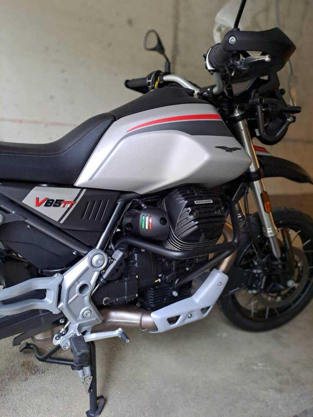 Moto Guzzi V85 TT (2021 - 23) (5)