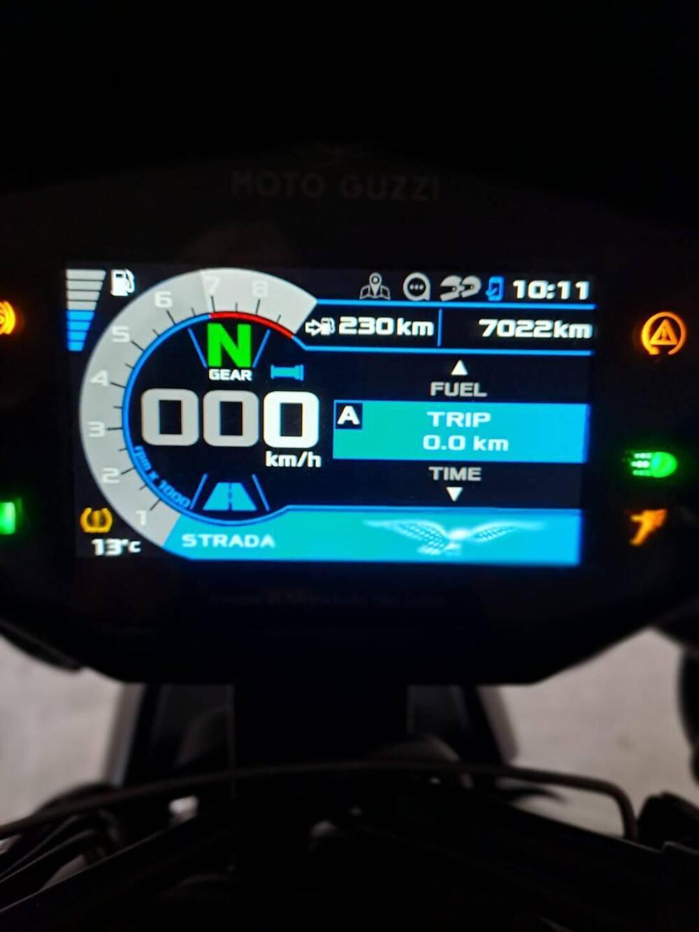 Moto Guzzi V85 TT (2021 - 23) (3)