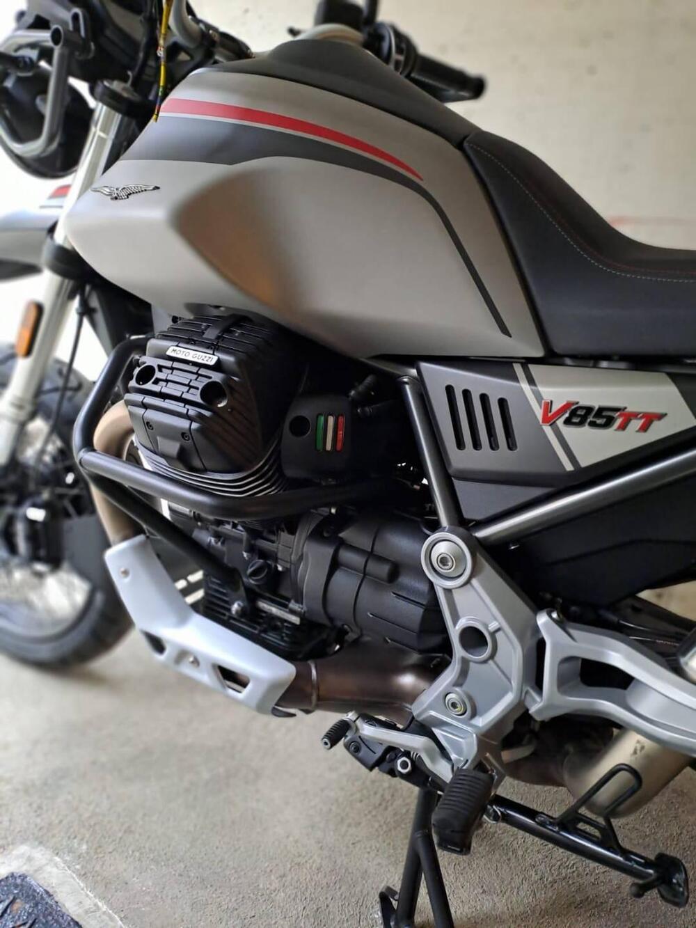 Moto Guzzi V85 TT (2021 - 23) (10)
