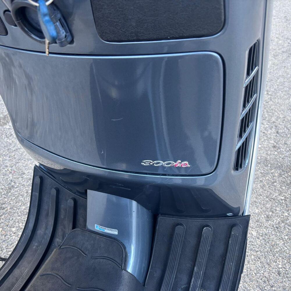 Vespa GTS 300 Touring (2010 - 13) (2)