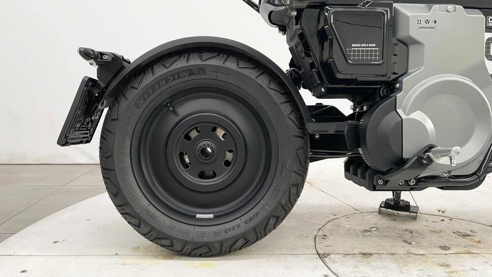 Bmw CE 02 (2024 - 26) (3)