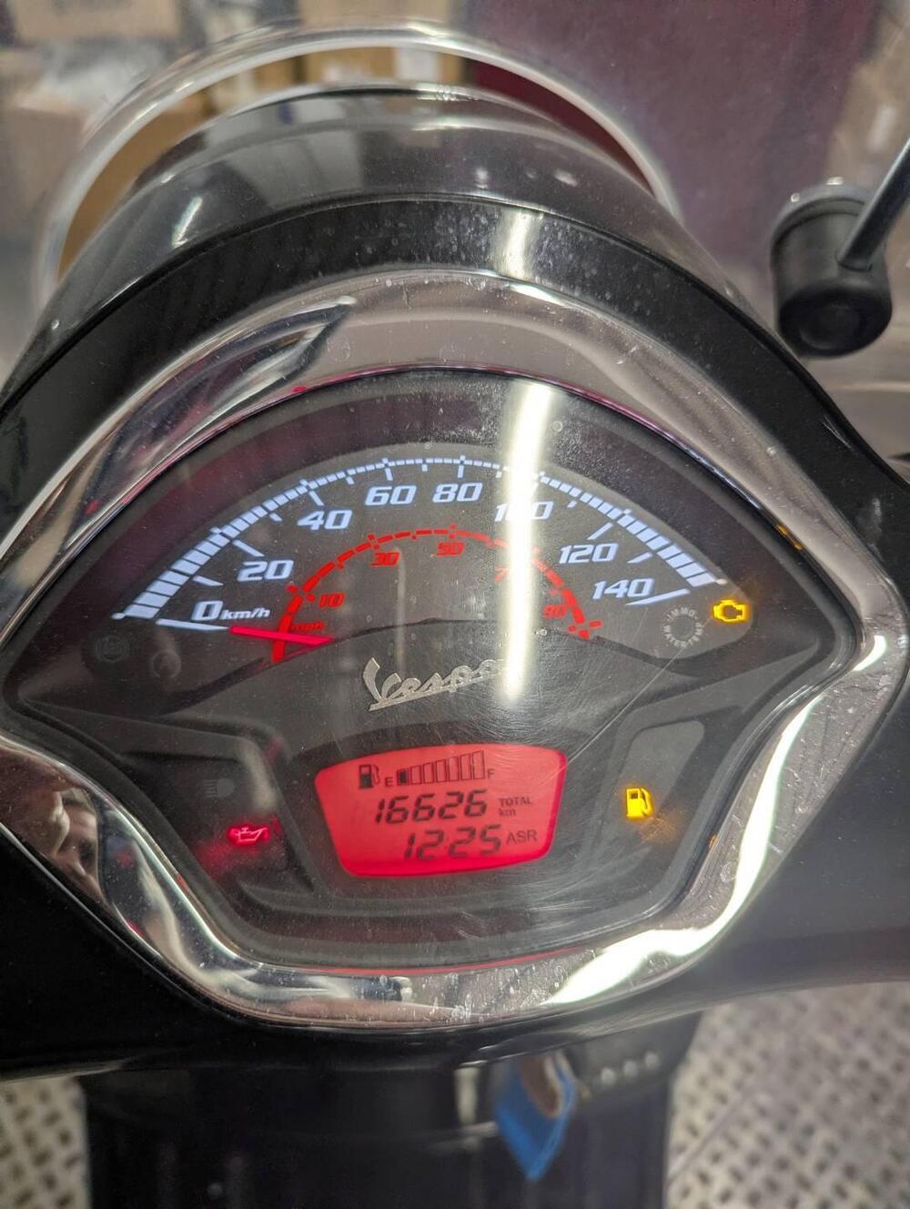 Vespa GTS 300 Super Hpe (2018 - 19) (3)
