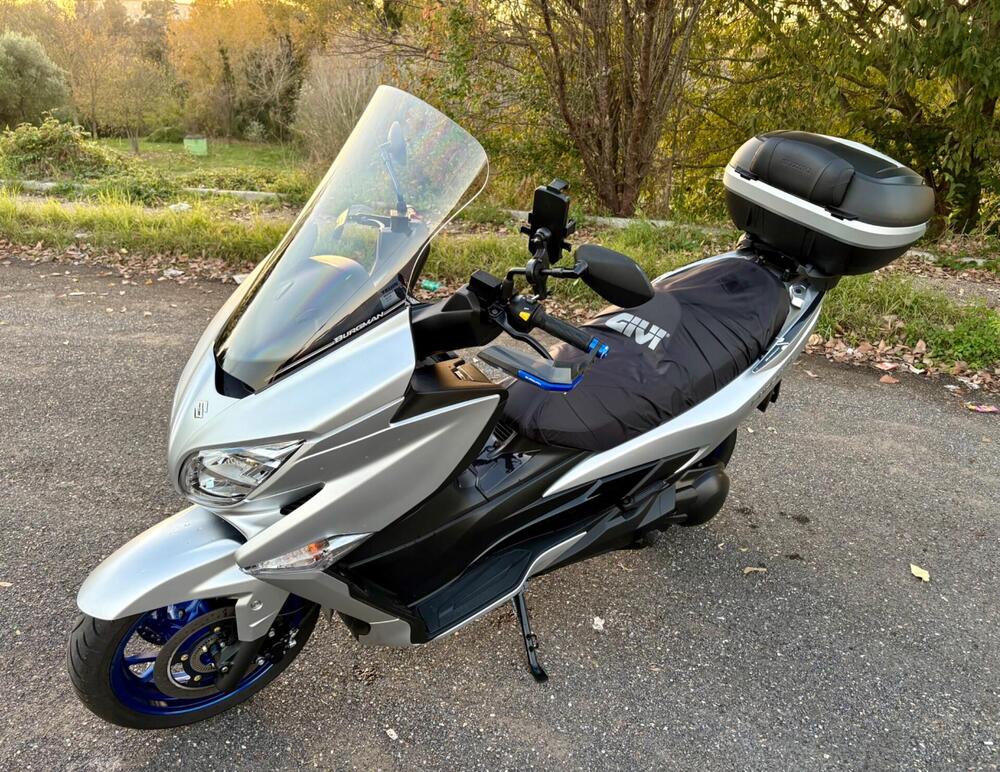 Suzuki Burgman 400 (2022 - 24) (4)