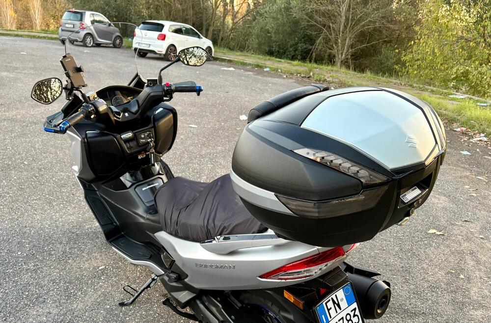 Suzuki Burgman 400 (2022 - 24) (5)