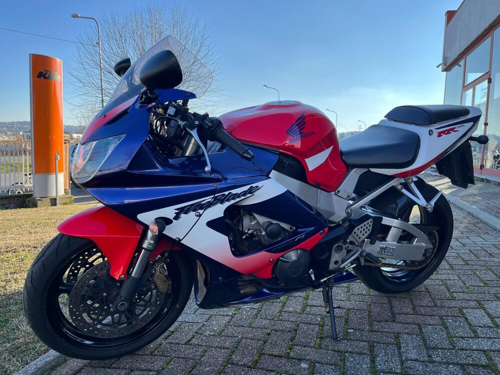 Honda CBR 900 RR Fireblade (2000 - 01) (7)