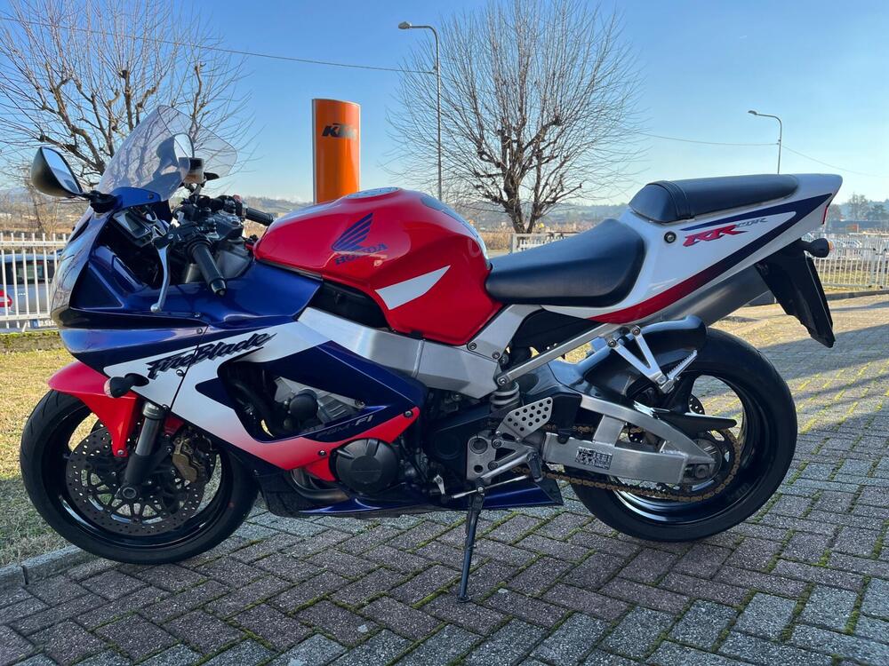 Honda CBR 900 RR Fireblade (2000 - 01) (8)