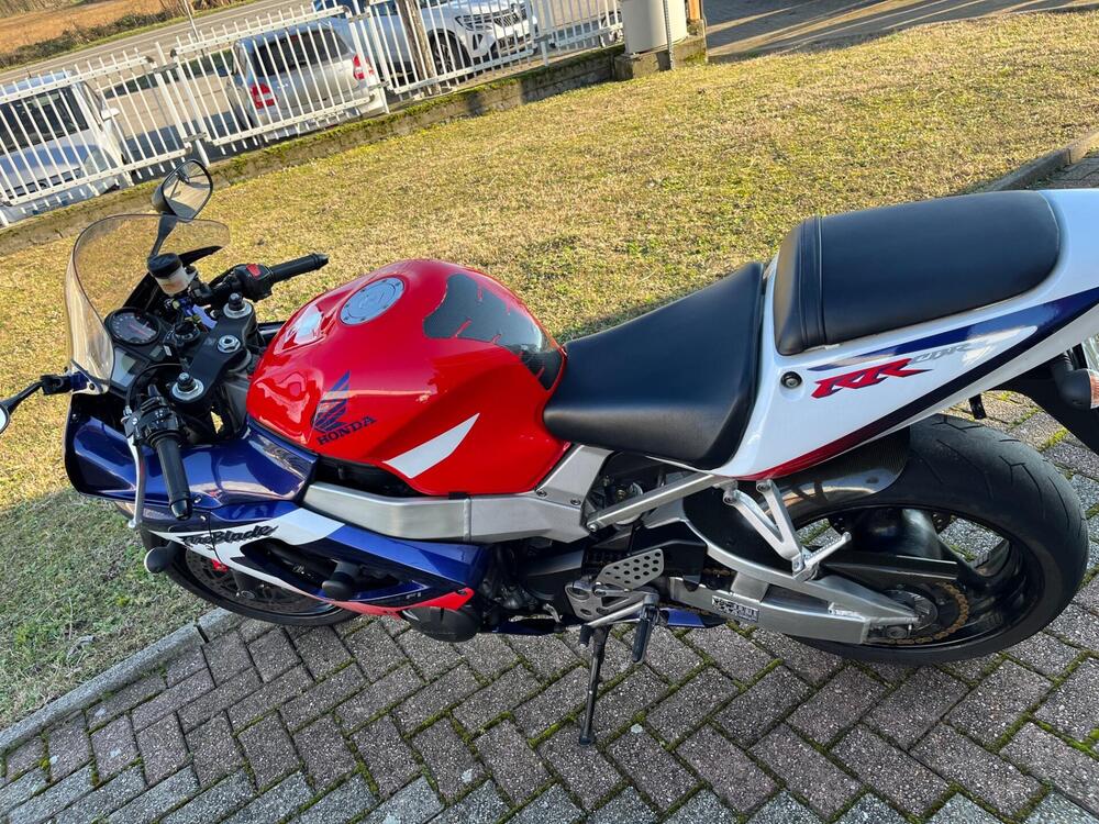 Honda CBR 900 RR Fireblade (2000 - 01) (9)