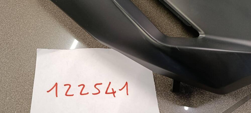 FIANCATA POSTERIORE DX SYM ADX 300 (2)