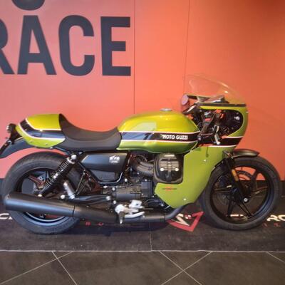 Moto Guzzi V7 Stone (2021 - 24) usata