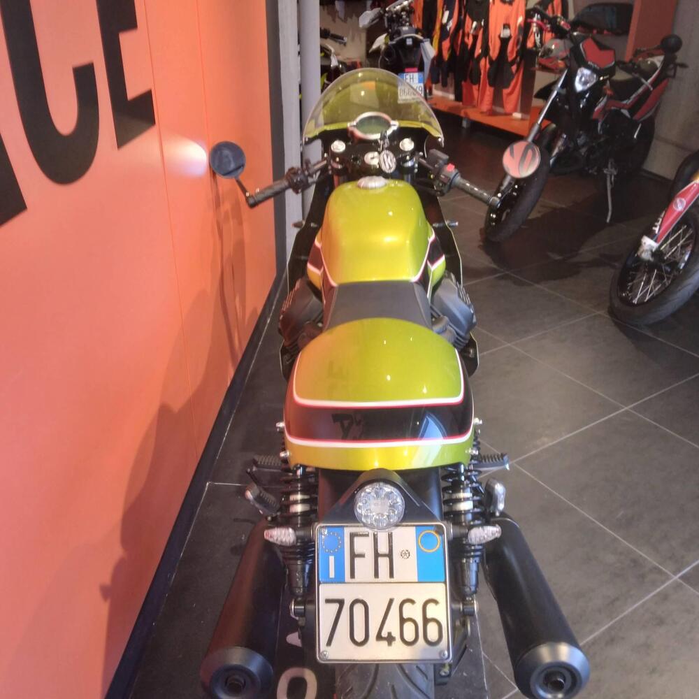 Moto Guzzi V7 Stone (2021 - 24) (2)