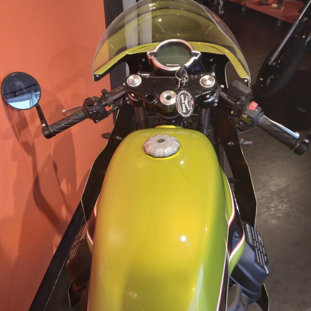 Moto Guzzi V7 Stone (2021 - 24) (3)
