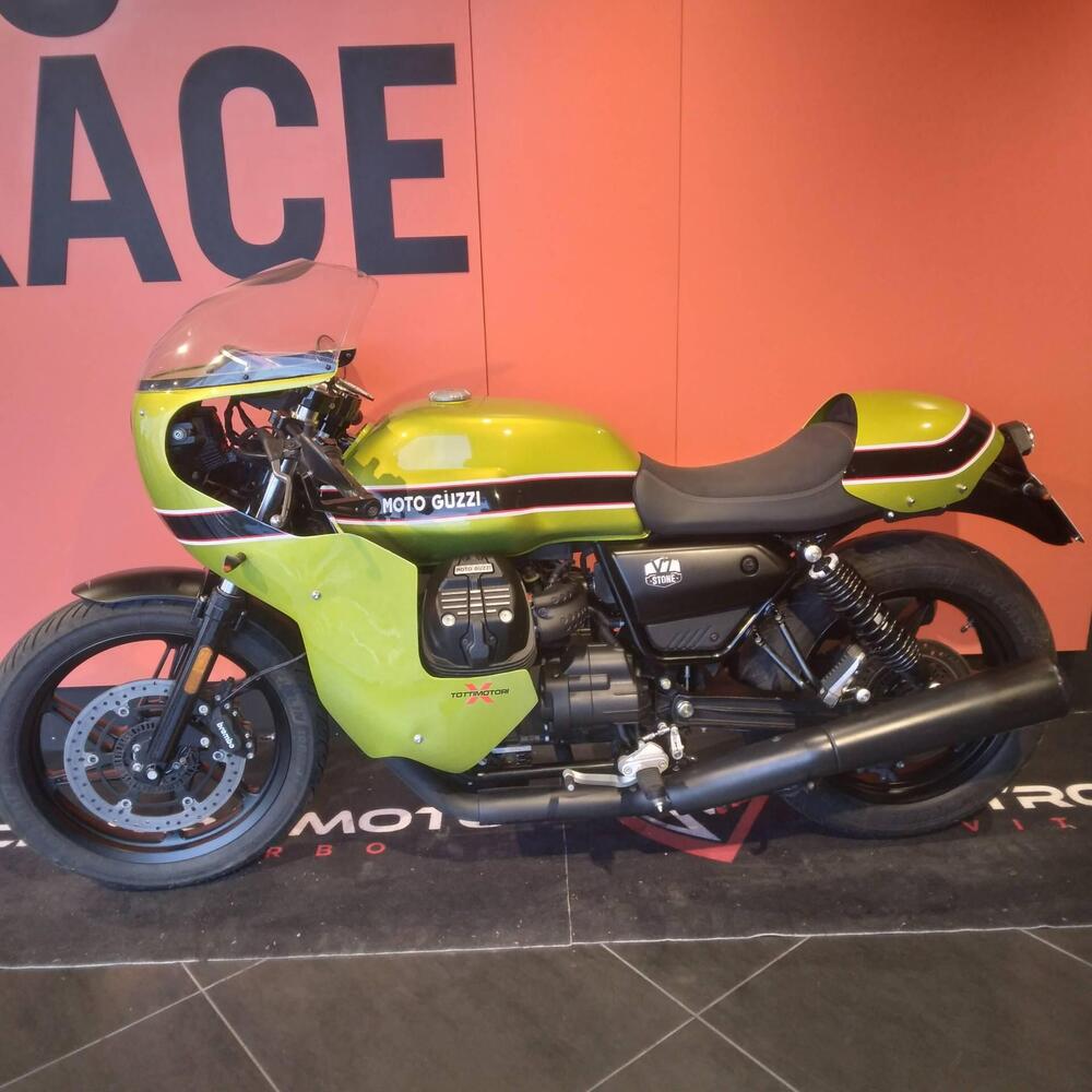 Moto Guzzi V7 Stone (2021 - 24) (10)
