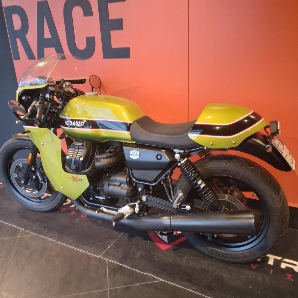 Moto Guzzi V7 Stone (2021 - 24) (12)