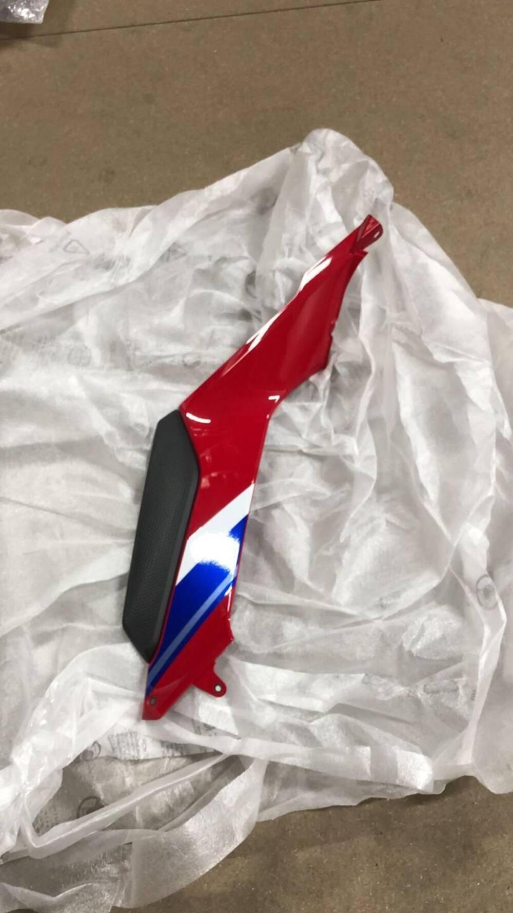 COPERCHIO TELAIO LATERALE DESTRO PER HONDA CBR 100