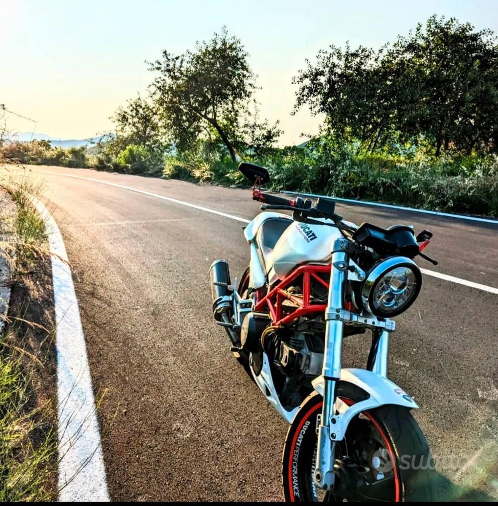 Ducati Monster 600 Dark (1998 - 01) (4)