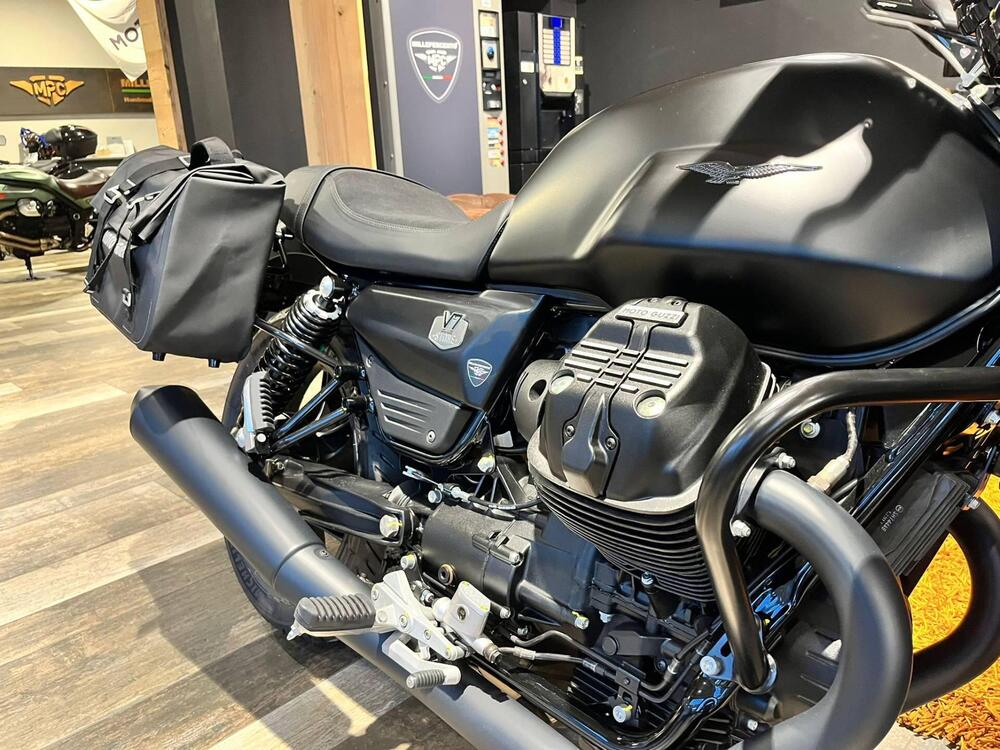 Moto Guzzi V7 Stone (2025 - 26) (3)