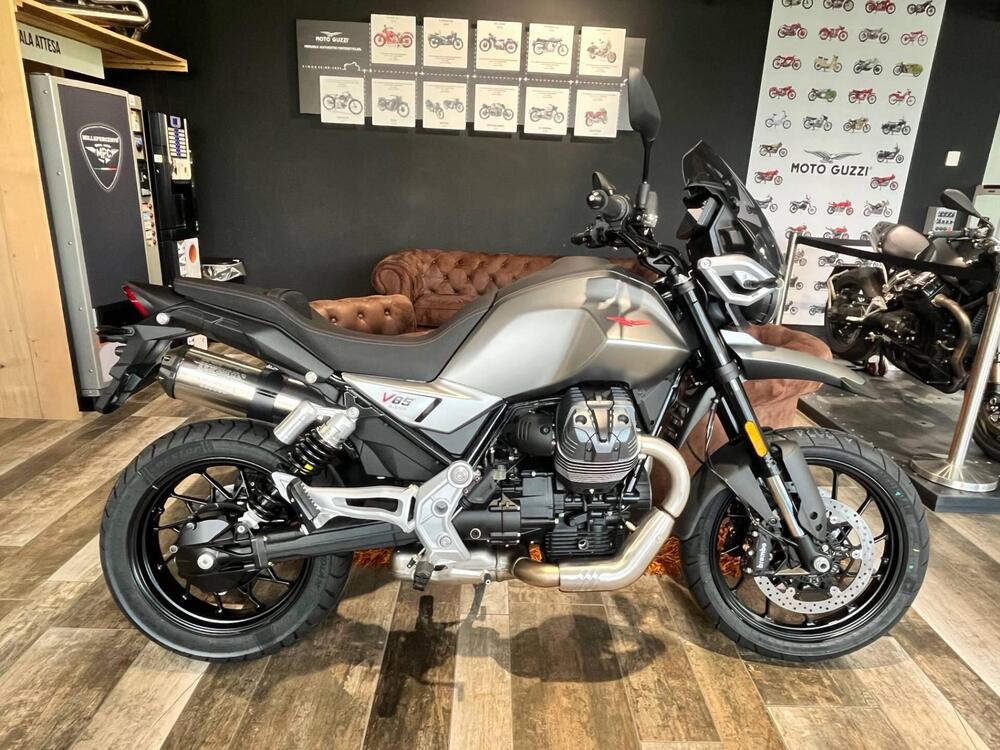 Moto Guzzi V85 Strada (2024 - 26)