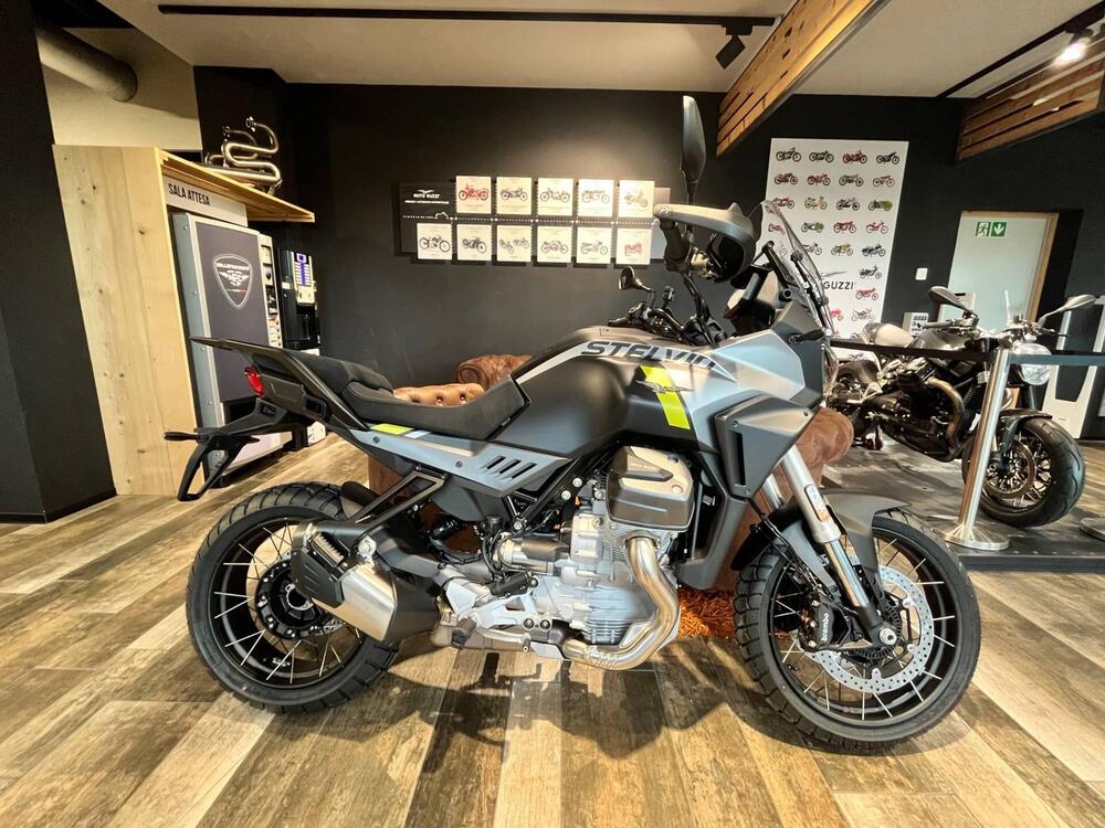 Moto Guzzi Stelvio (2024 - 26)