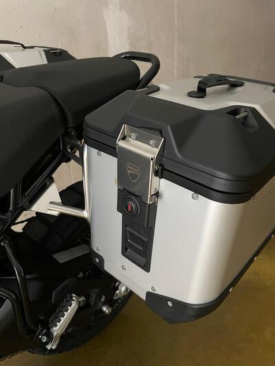 Valigie laterali + telai per Desert X Ducati