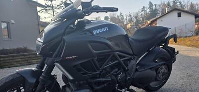 Ducati Diavel 1200 Carbon (2010 - 13) usata