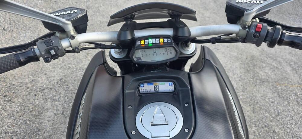Ducati Diavel 1200 Carbon (2010 - 13) (2)