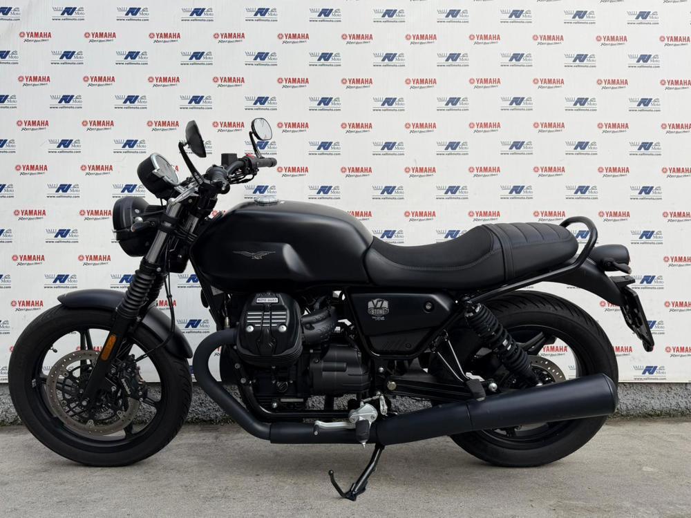 Moto Guzzi V7 Stone (2021 - 24) (2)
