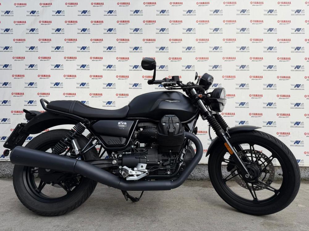 Moto Guzzi V7 Stone (2021 - 24)
