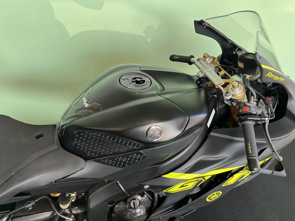 Yamaha YZF R6 (2006 - 07) (12)