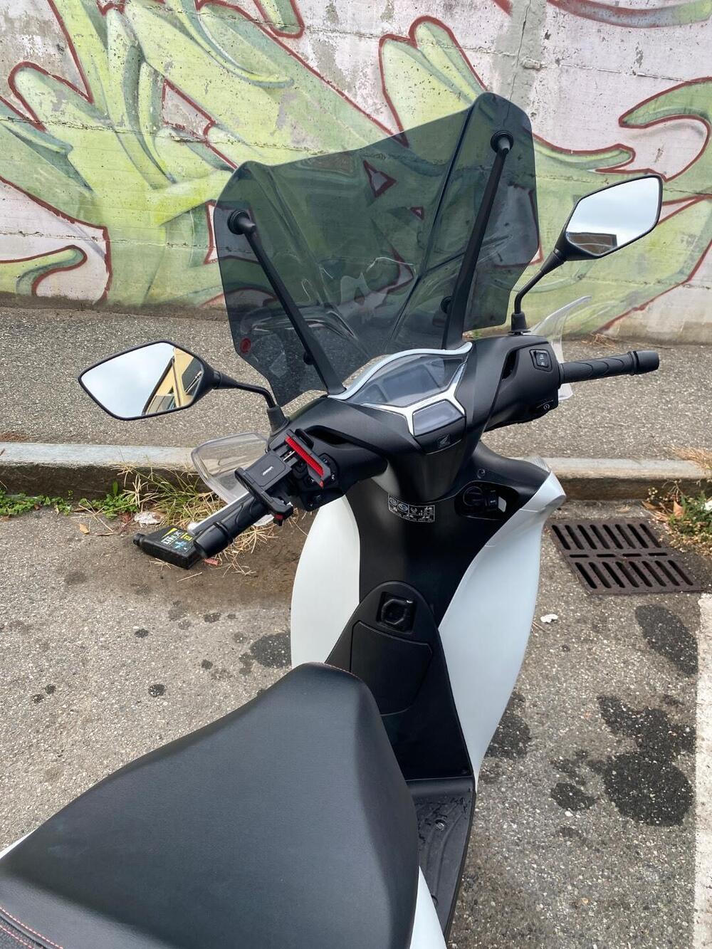 Honda SH 150i Sport (2024 - 25) (3)