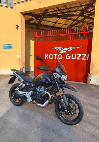 Moto Guzzi V85 Strada (2024 - 26) usata