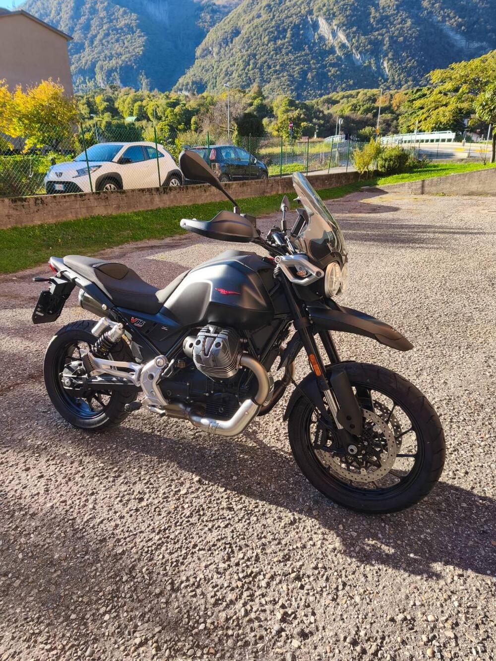 Moto Guzzi V85 Strada (2024 - 26) (2)