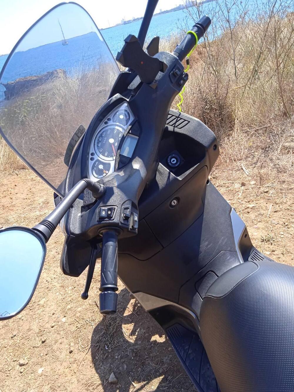 Yamaha X-Max 250 (2007 - 09) (3)