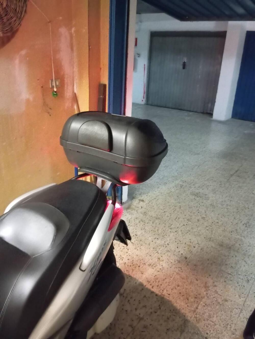 Yamaha X-Max 250 (2007 - 09) (5)