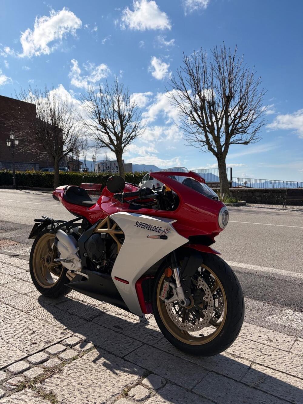 MV Agusta Superveloce 800 (2021 - 25) (2)