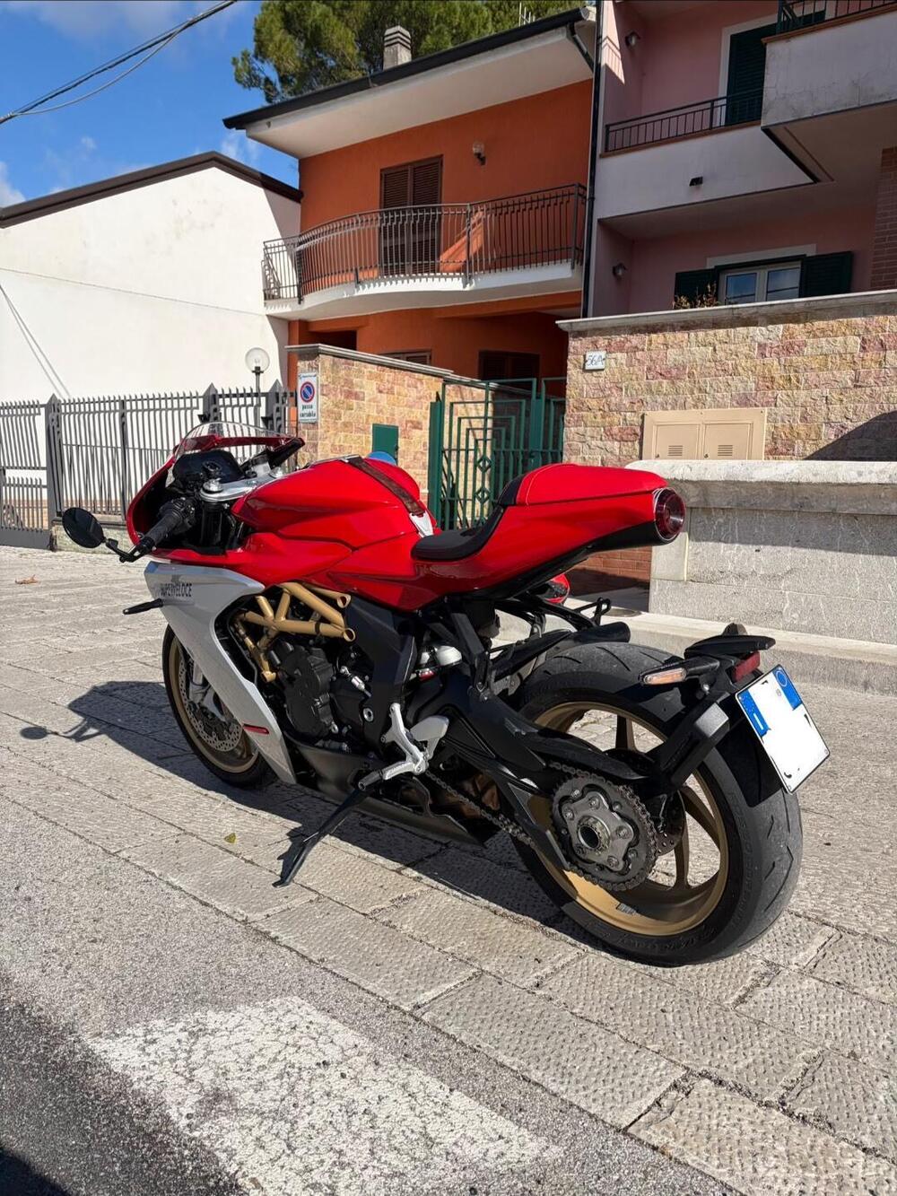 MV Agusta Superveloce 800 (2021 - 25) (5)