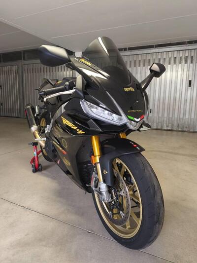 Aprilia RSV4 1100 Factory (2021 - 24) usata