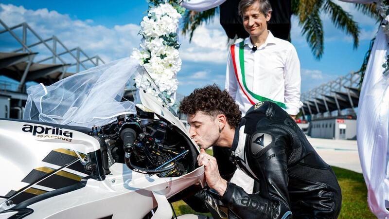 MotoGP. Ecco la prima firma del 2026: Marco Bezzecchi rinnova fino al 2028 con Aprilia! [VIDEO e FOTO]