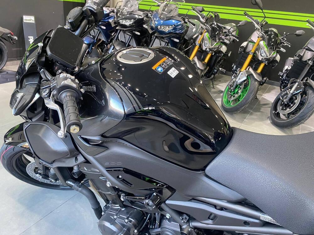 Kawasaki Z 900 (2025 - 26) (5)