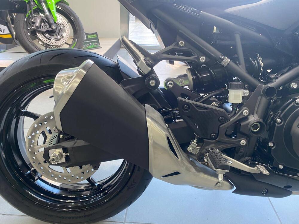 Kawasaki Z 900 (2025 - 26) (10)