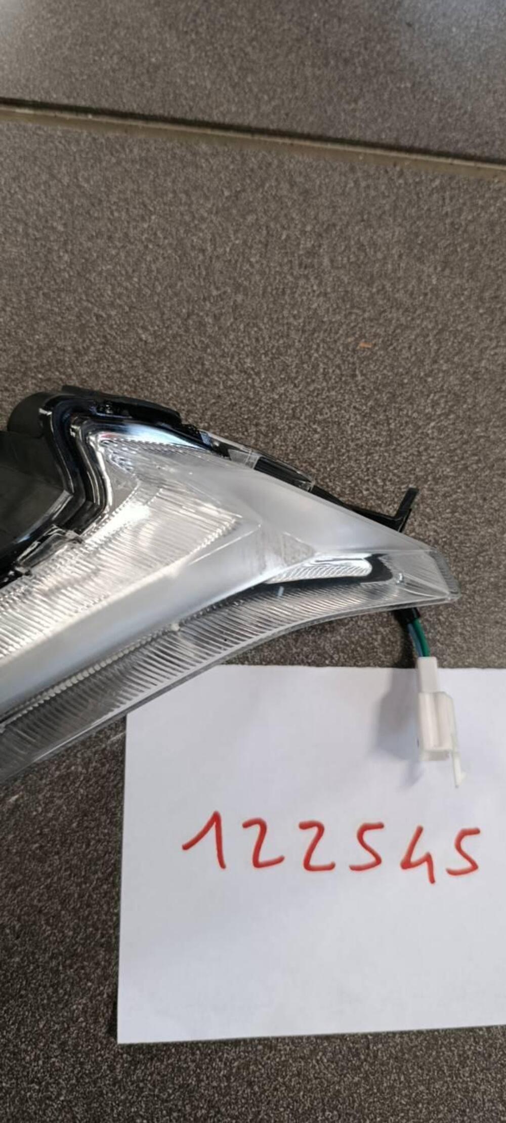 FRECCIA ANTERIORE DX SYM ADX 300 (2)