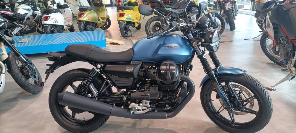 Moto Guzzi V7 Stone (2025 - 26) (4)
