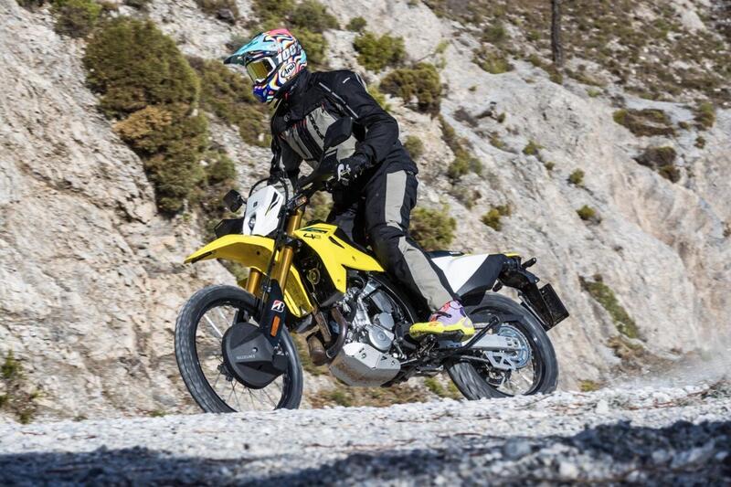 La Suzuki DR-Z 4S &egrave; semplicemente divertentissima. E poi avete sentito del nuovo prezzo!? Ora si che &egrave; davvero interessante