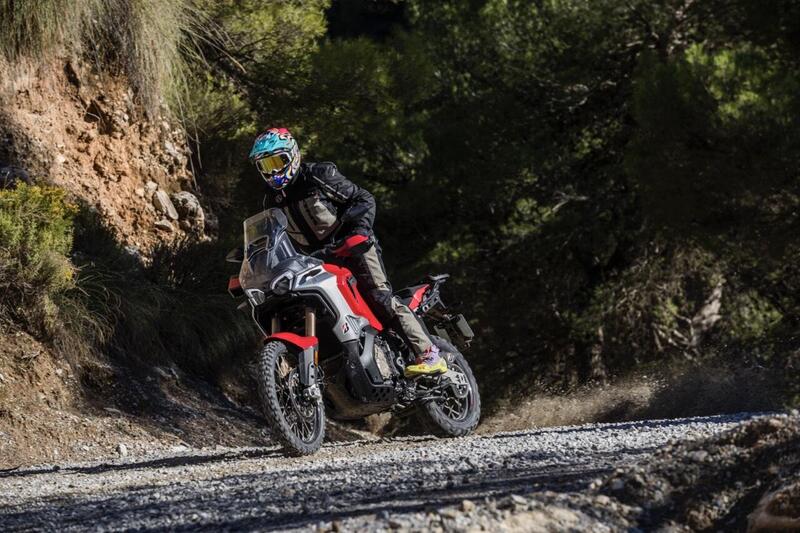 Il tre cilindri della MV Agusta Enduro Veloce dovrebbe potersi esibire a Sanremo. E vincerebbe a mani basse