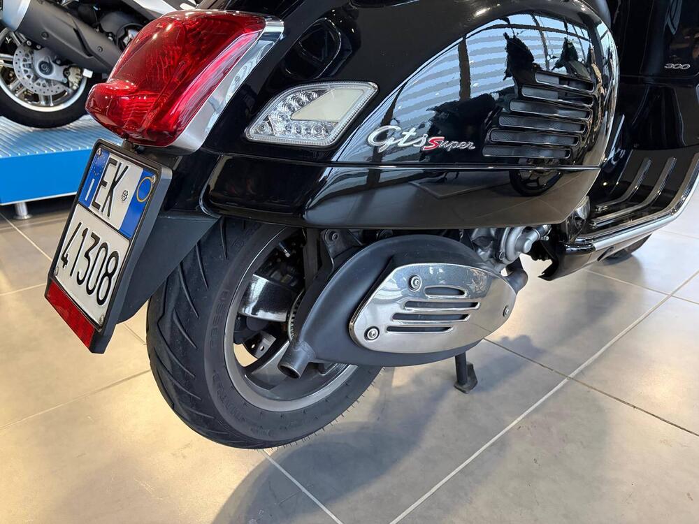 Vespa GTS 300 Super (2017 - 18) (16)