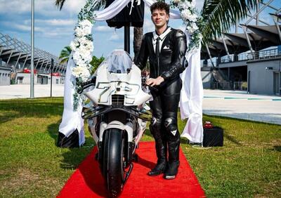 MotoGP 2026. Una fede al dito, un contratto pluriennale, Marco Bezzecchi ha sposato Albarosa: Volevo un percorso a lungo termine