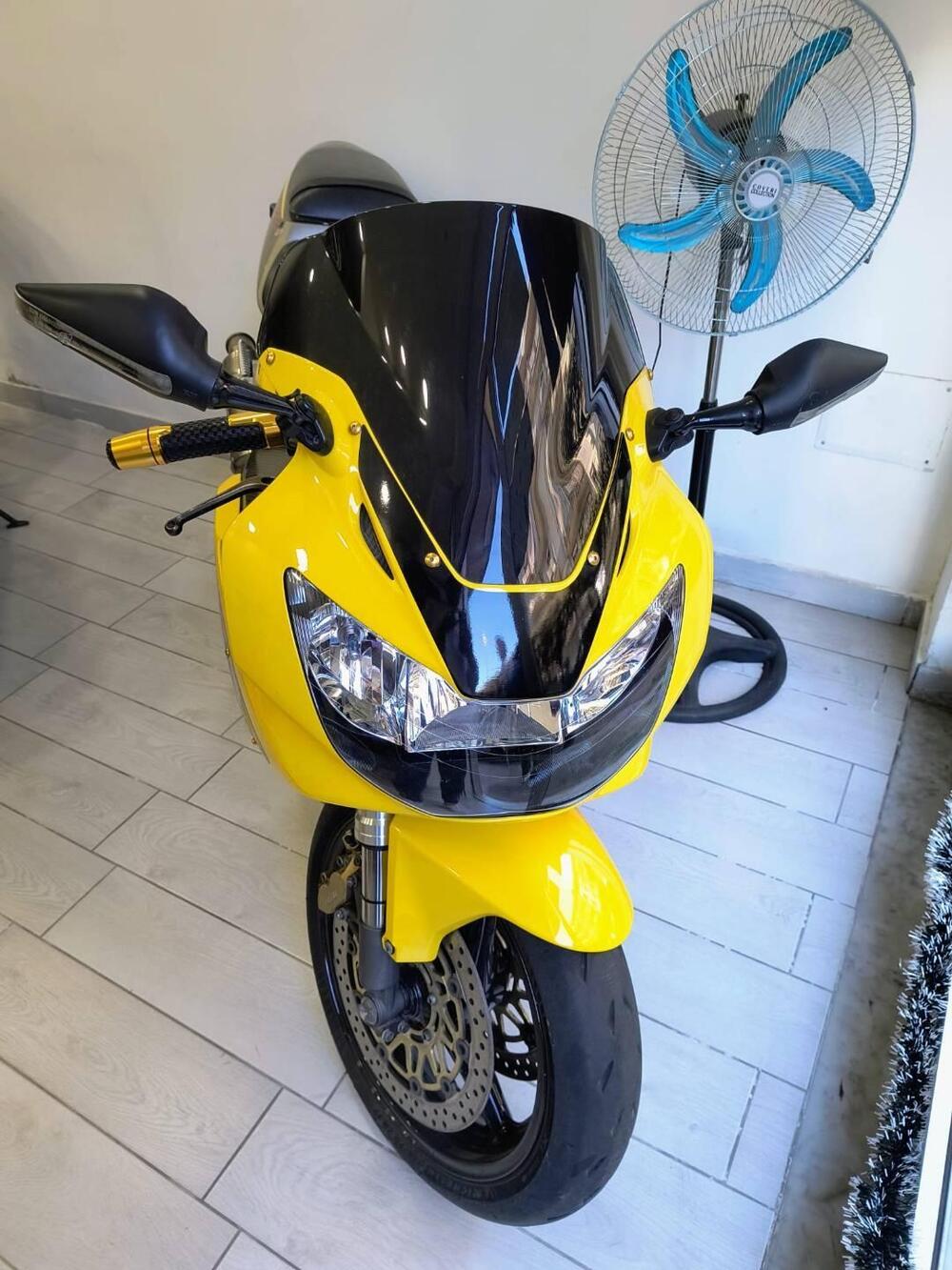 Honda CBR 900 RR Fireblade (2000 - 01) (2)