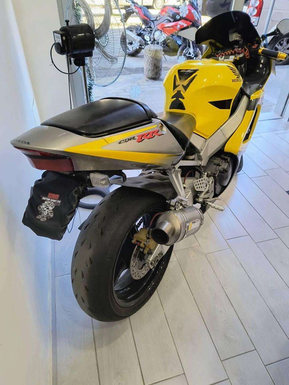 Honda CBR 900 RR Fireblade (2000 - 01) (3)